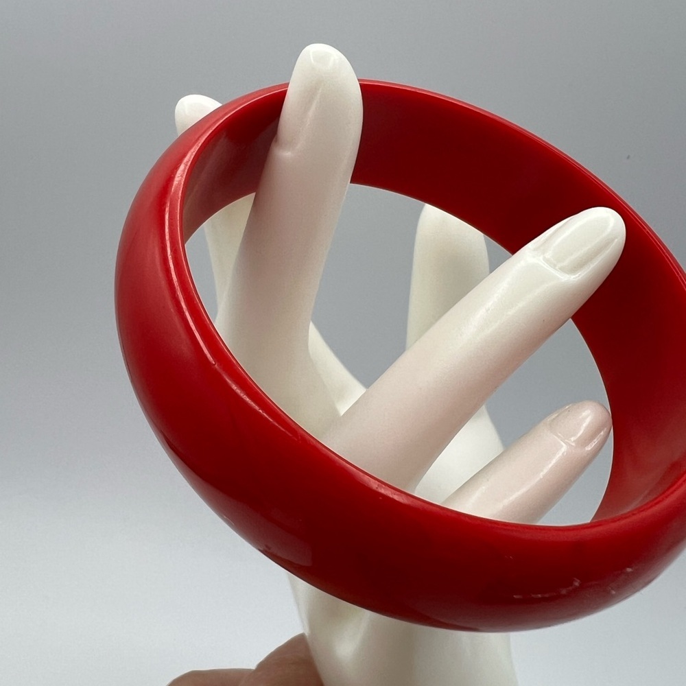 Elegant Red Bracelet - Picture 4 of 11